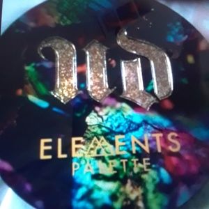 Urban decay "Elements Holiday 2018" eyesh palette